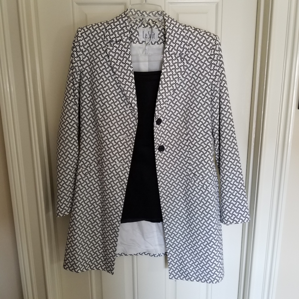 Le Suit 2pc suit.  Size 6.